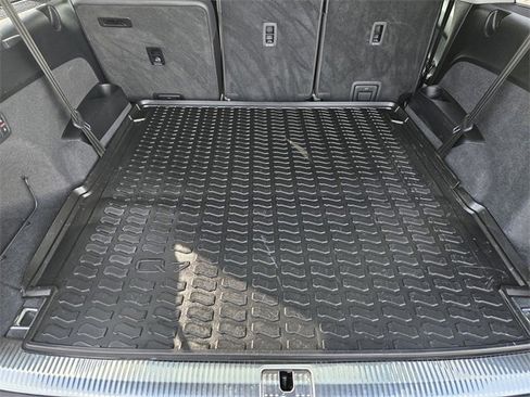 Used 2023 Audi Q7 3.0T Prestige image 32