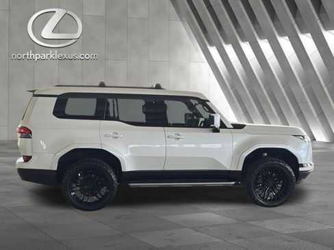 Used 2026 Lexus GX 550 w/ Accessory Package (2T) AWD/4WD image 4
