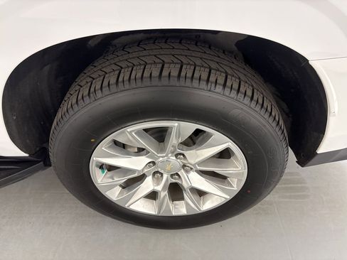 Used 2023 Chevrolet Suburban Premier image 11