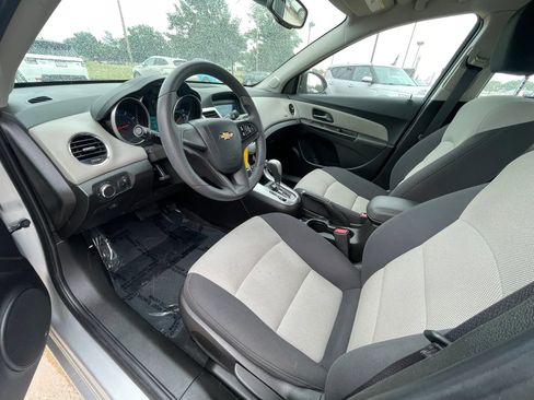 Used 2016 Chevrolet Cruze LS FWD image 11