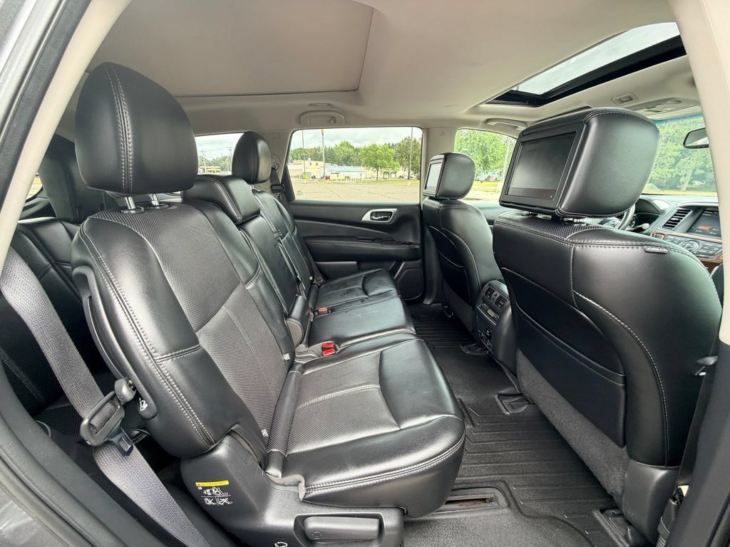 Used 2017 Nissan Pathfinder Platinum AWD/4WD image 9