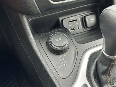 Used 2016 Jeep Cherokee Limited w/ Luxury Group image 29