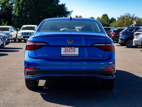 Used 2024 Volkswagen Jetta SE w/ Panoramic Sunroof Package image 11