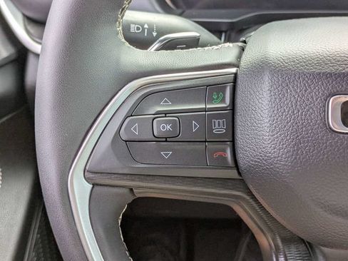 Used 2025 Jeep Grand Cherokee Altitude AWD/4WD image 25