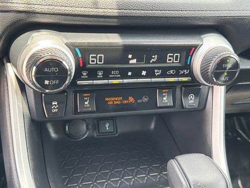 Used 2021 Toyota RAV4 XLE w/ Convenience Package AWD/4WD image 32