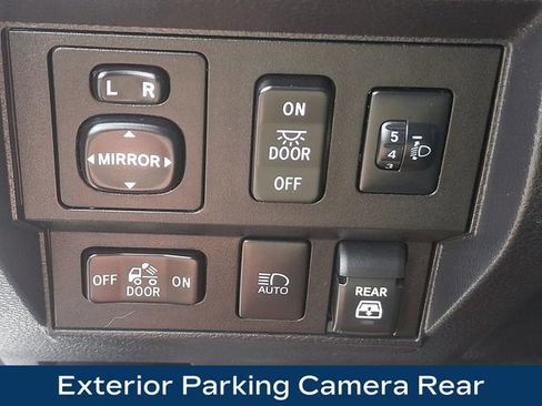 Used 2020 Toyota Tundra Limited w/ Limited Premium Package AWD/4WD image 17