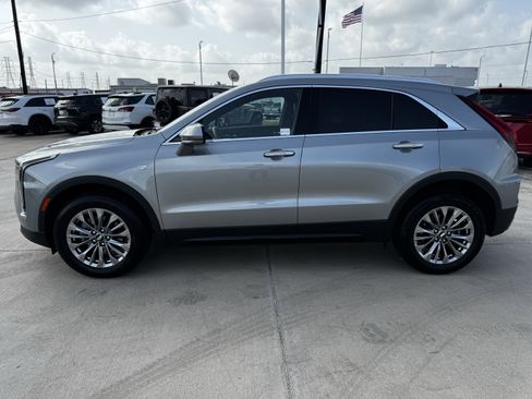 Used 2025 Cadillac XT4 Premium Luxury FWD image 5