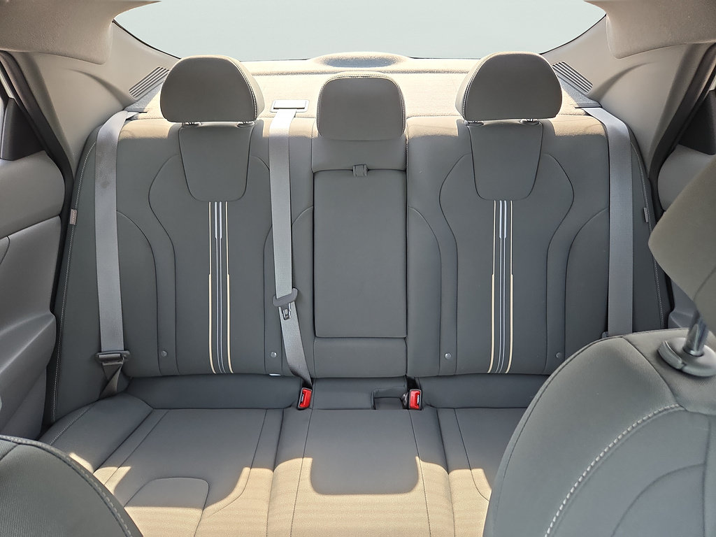 Certified 2025 Hyundai Elantra SEL FWD image 31