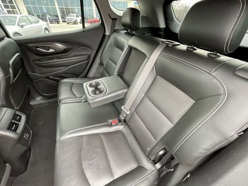 Used 2023 GMC Terrain SLT w/ Infotainment Package II image 16