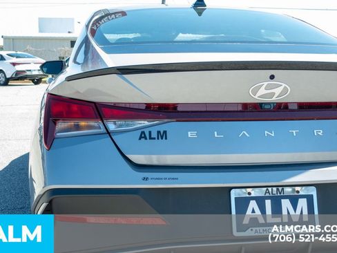 Certified 2025 Hyundai Elantra Sport image 12