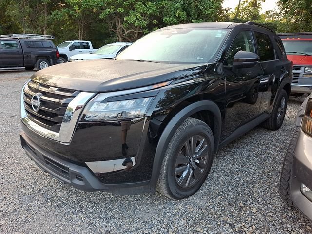 Used 2025 Nissan Pathfinder SV FWD image 3