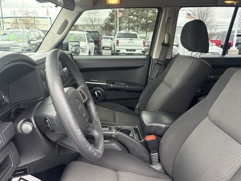 Used 2009 Jeep Commander Sport image 12