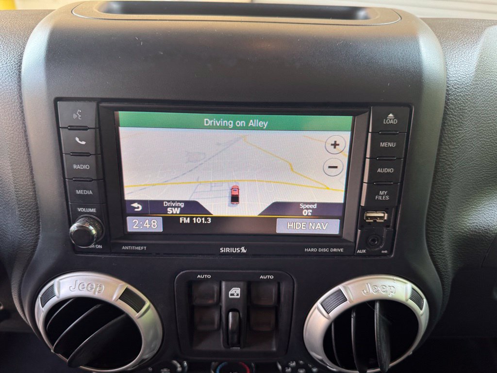 Used 2017 Jeep Wrangler Unlimited Rubicon w/ Connectivity Group AWD/4WD image 18