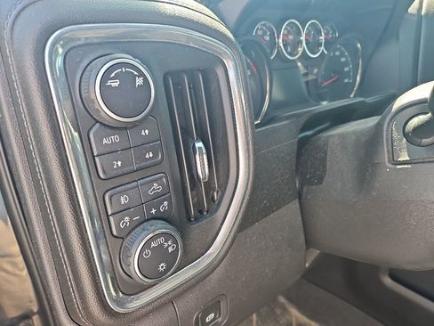 Used 2019 Chevrolet Silverado 1500 LT Trail Boss AWD/4WD image 19