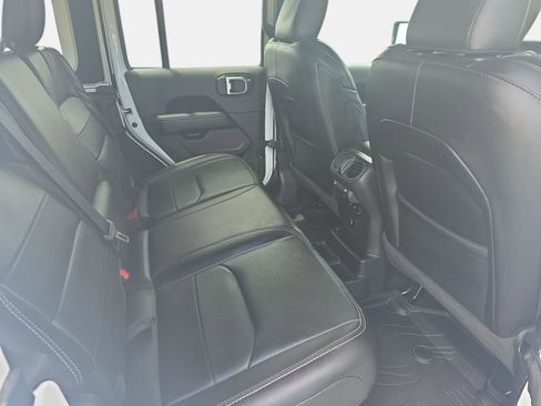 Used 2022 Jeep Wrangler Unlimited Sahara w/ Cold Weather Group AWD/4WD image 11