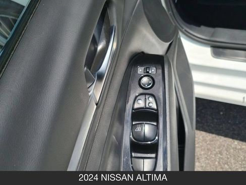 Used 2024 Nissan Altima 2.5 SL AWD/4WD image 12