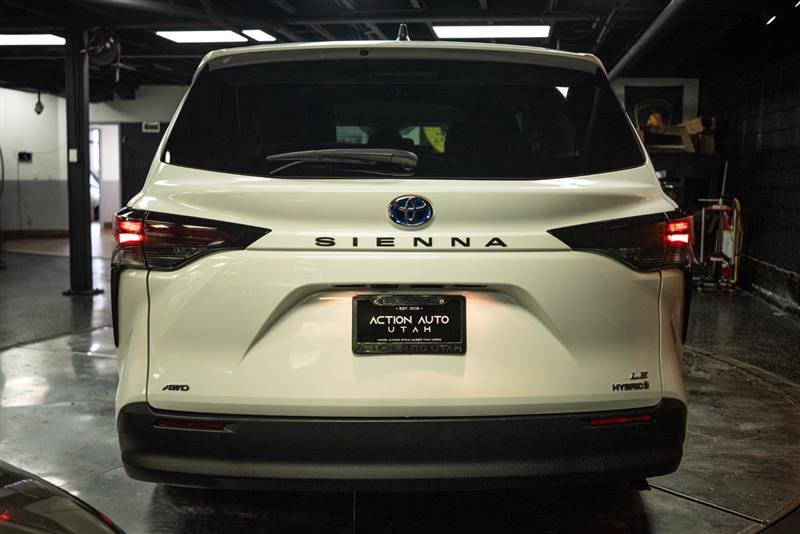 Used 2024 Toyota Sienna LE AWD/4WD image 6