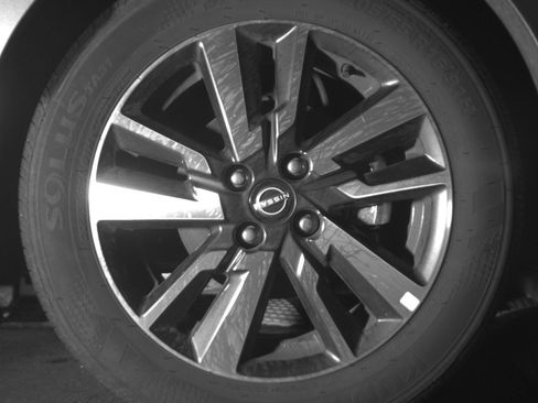 Used 2025 Nissan Versa SV image 10