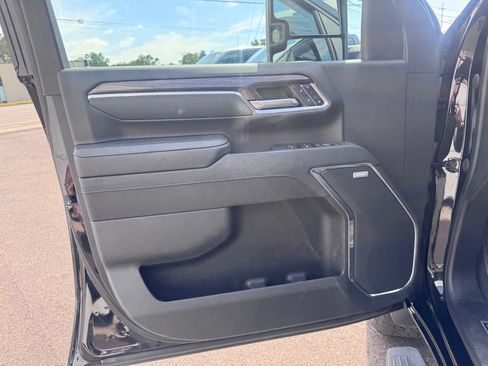 Used 2024 Chevrolet Silverado 2500 LTZ w/ LTZ Plus Package AWD/4WD image 9