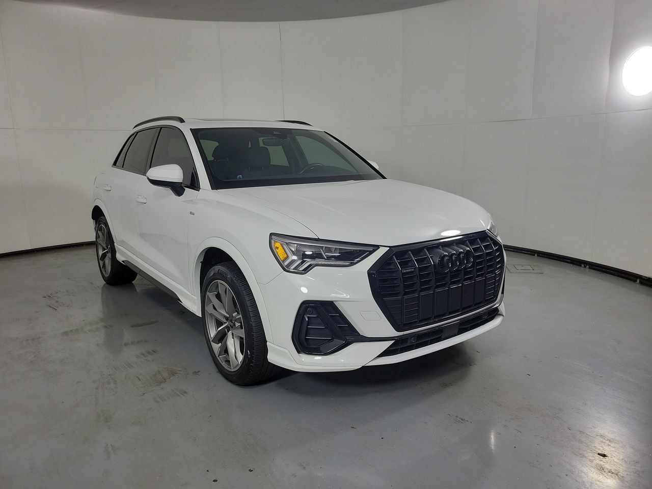 Used 2023 Audi Q3 2.0T Premium w/ Black Optic Sport Package AWD/4WD image 4