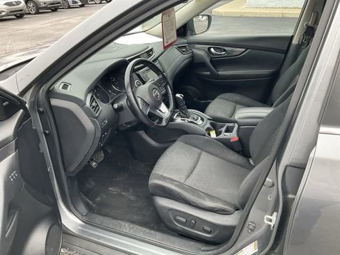 Used 2018 Nissan Rogue SV w/ Sun & Sound Touring Package AWD/4WD image 9