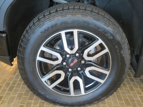 Used 2021 GMC Sierra 1500 AT4 w/ AT4 Premium Package AWD/4WD image 7