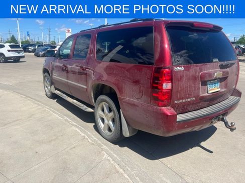 Used 2011 Chevrolet Suburban LT w/ Luxury Package AWD/4WD image 6