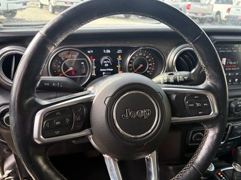 Used 2019 Jeep Wrangler Unlimited Sahara image 16