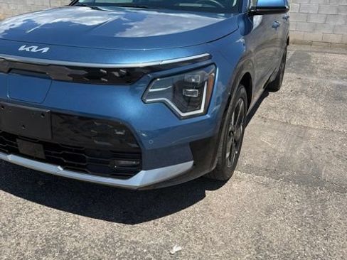Used 2023 Kia Niro Wave FWD image 2