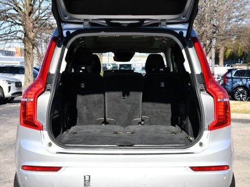Certified 2022 Volvo XC90 T6 Momentum w/ Climate Package image 21