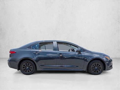 Used 2025 Toyota Corolla LE FWD image 4