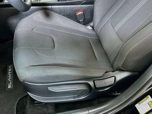 Certified 2026 Hyundai Elantra SE w/ Cargo Package FWD image 23