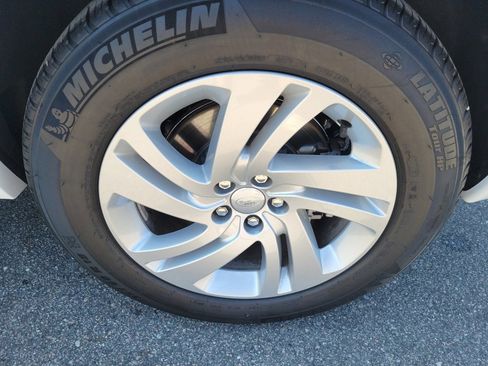 Used 2024 Land Rover Discovery Sport S image 27