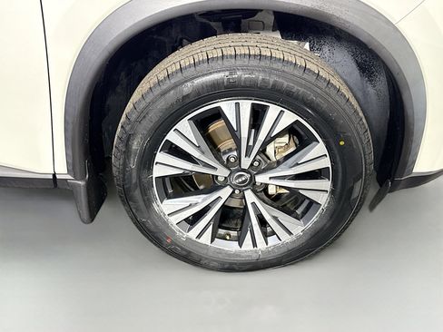 Used 2023 Nissan Rogue SV image 32