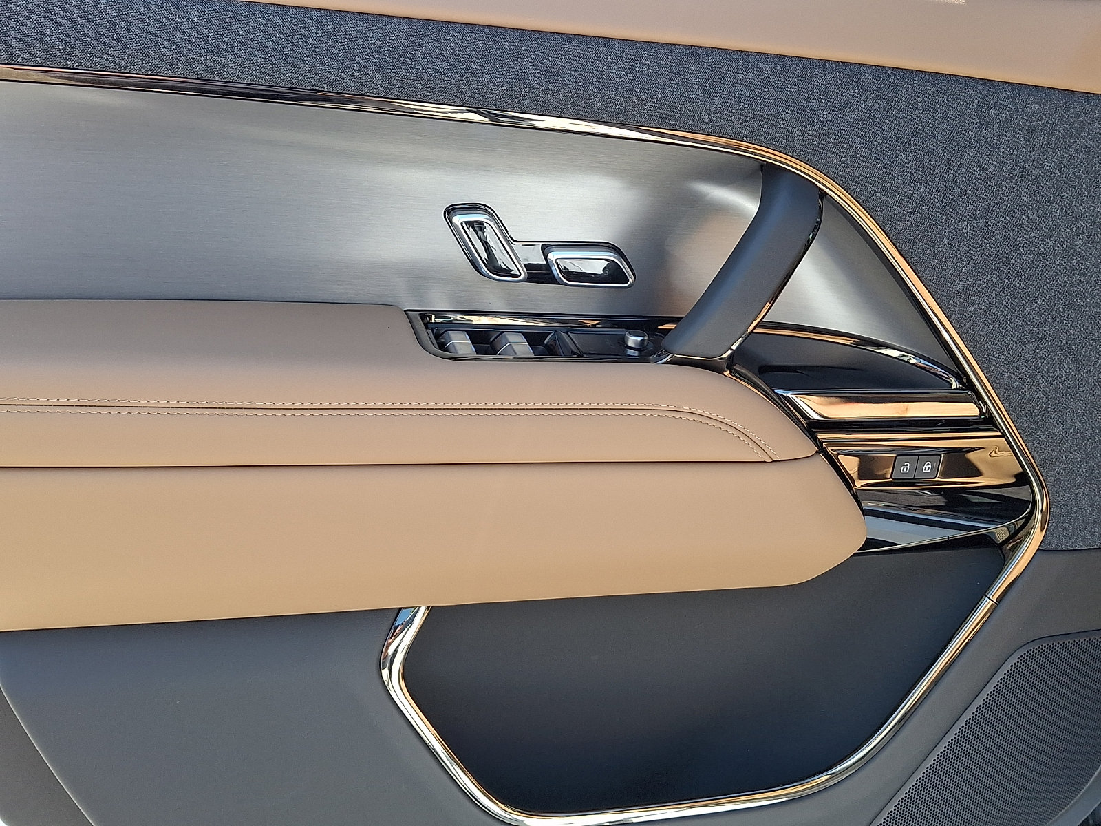 New 2027 Land Rover Range Rover Sport SE AWD/4WD image 9