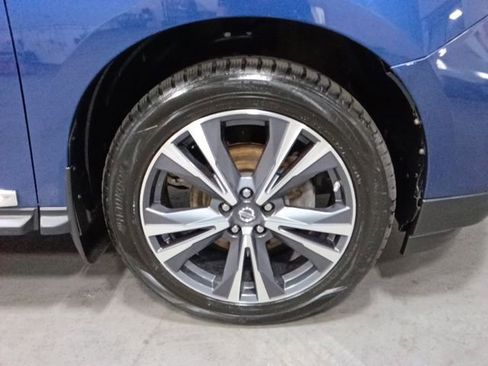 Used 2018 Nissan Pathfinder Platinum AWD/4WD image 32