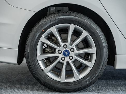 Used 2017 Ford Fusion SE FWD image 19