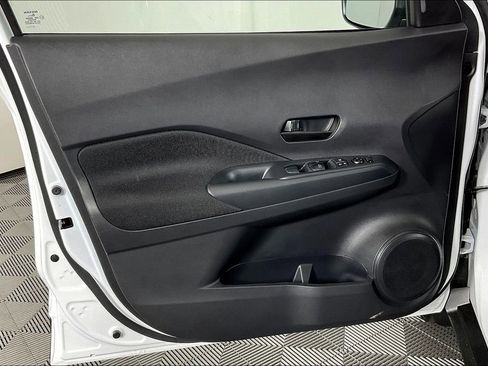 New 2025 Nissan Kicks Play S image 18