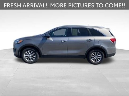 Used 2017 Kia Sorento AWD w/ LX Convenience Package image 6