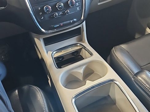 Used 2019 Dodge Grand Caravan SXT image 31