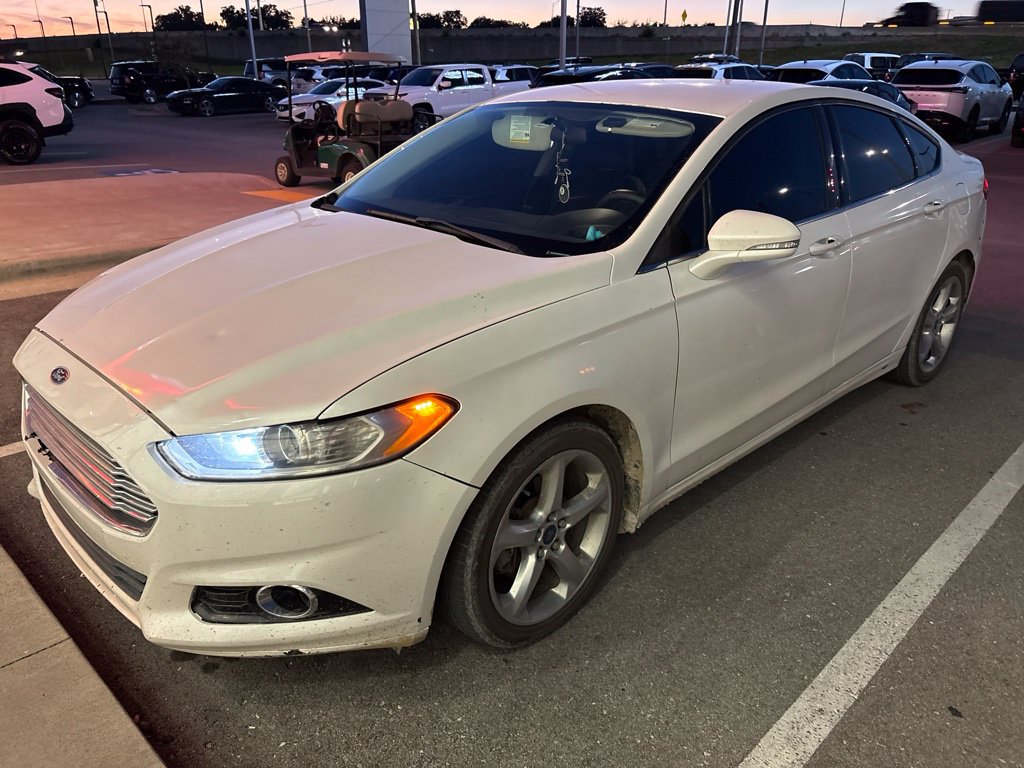 Used 2015 Ford Fusion SE w/ Equipment Group 201A FWD image 2