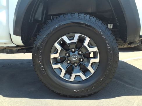 Used 2019 Toyota Tacoma TRD Off-Road AWD/4WD image 9