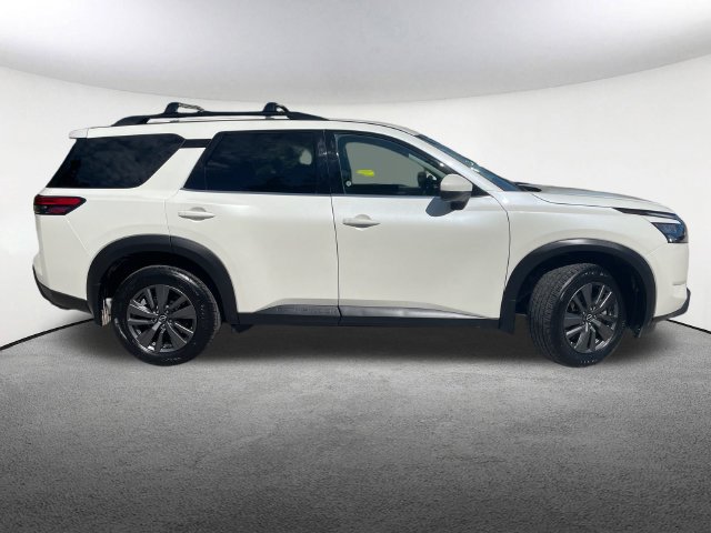 Used 2024 Nissan Pathfinder SV w/ Cargo Package AWD/4WD image 17