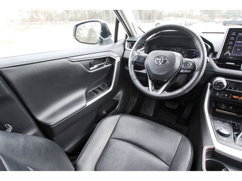 Used 2021 Toyota RAV4 Limited image 11