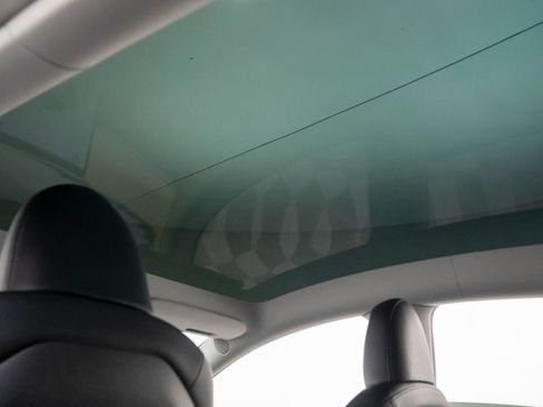 Used 2023 Tesla Model Y Long Range image 17