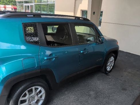 Used 2019 Jeep Renegade Latitude FWD image 9