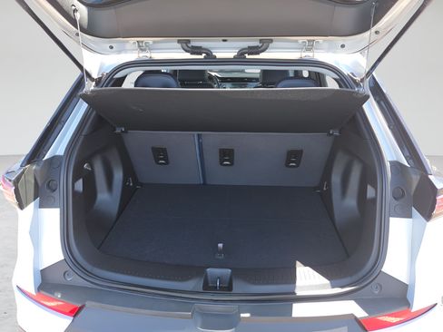 Used 2022 Chevrolet Bolt EUV LT w/ Convenience Package FWD image 13