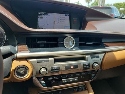 Used 2016 Lexus ES 350 w/ Luxury Package w/Wood Trim FWD image 43