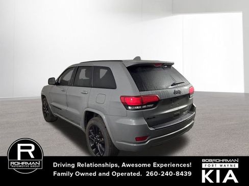Used 2022 Jeep Grand Cherokee Laredo X image 10