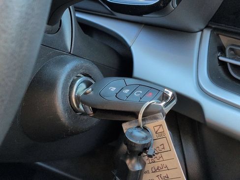 Used 2024 Chevrolet Trax LS w/ LS Convenience Package FWD image 18
